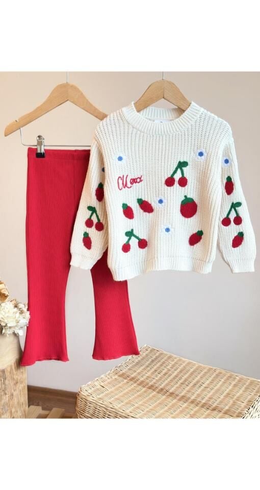 Merci Yazılı Meyve Nakış Triko Takım